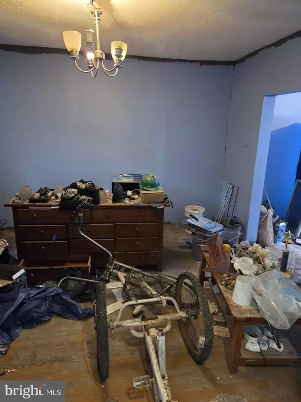 Camden, NJ 08104,728 TULIP ST