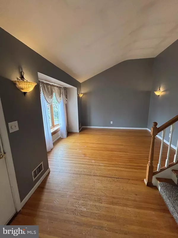 Hamilton, NJ 08620,16 FALMOUTH RD