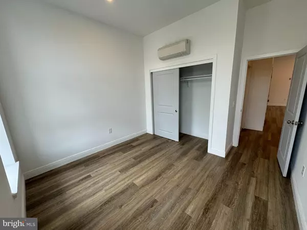 Camden, NJ 08102,322 VINE ST #2C