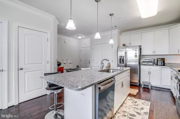 Herndon, VA 20171,13722 NEIL ARMSTRONG AVE #405