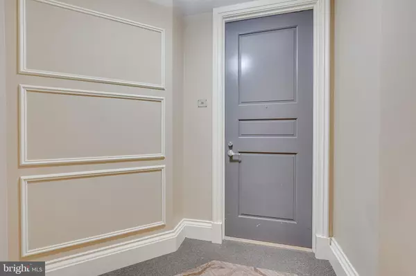 Mclean, VA 22102,8220 CRESTWOOD HEIGHTS DR #316