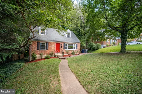 Falls Church, VA 22041,6474 OAKWOOD DR