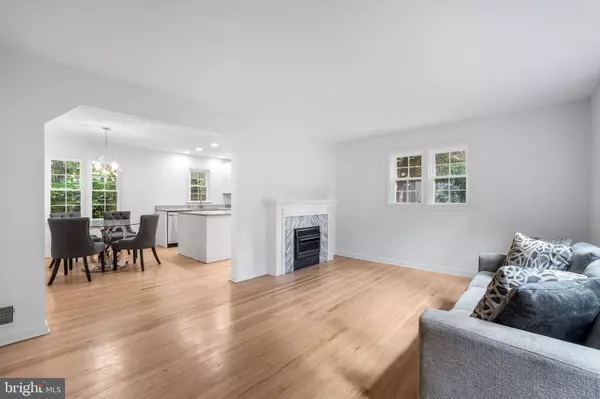 Falls Church, VA 22041,6474 OAKWOOD DR