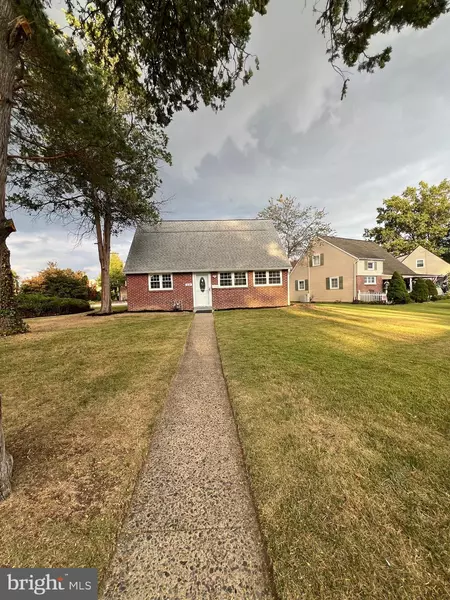 810 QUINCE LN, Secane, PA 19018