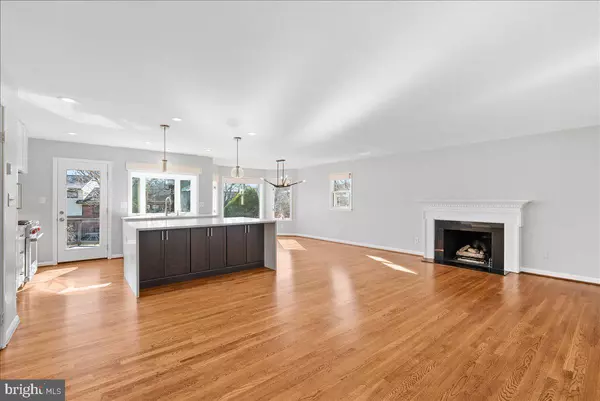 Mclean, VA 22101,7107 TYNDALE ST