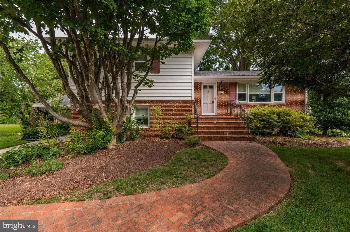 Mclean, VA 22101,7107 TYNDALE ST