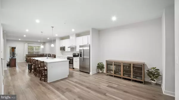 Glen Burnie, MD 21060,7195 WOLF TRAP CT