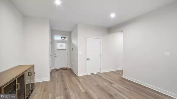 Glen Burnie, MD 21060,7195 WOLF TRAP CT