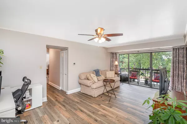 Fairfax, VA 22031,9720 KINGSBRIDGE DR #302