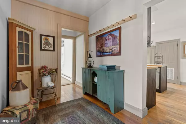 Lancaster, PA 17602,739 VILLAGE RD