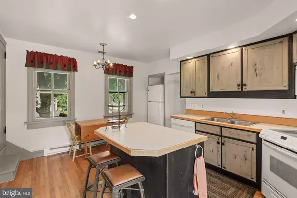 Lancaster, PA 17602,739 VILLAGE RD