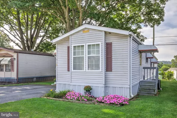 Ephrata, PA 17522,924 EMERALD ST