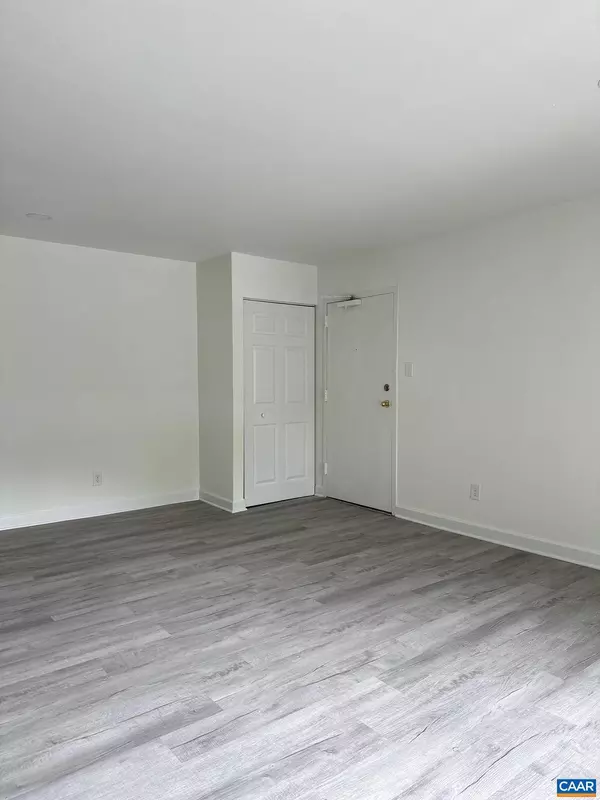 Charlottesville, VA 22901,800 RUNNEL CT #7