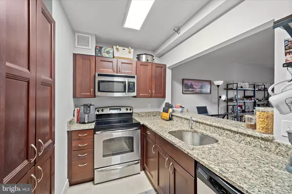 Arlington, VA 22203,900 N STAFFORD ST #2016