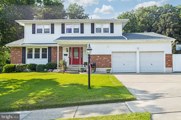 Newark, DE 19711,815 N COUNTRY CLUB DR