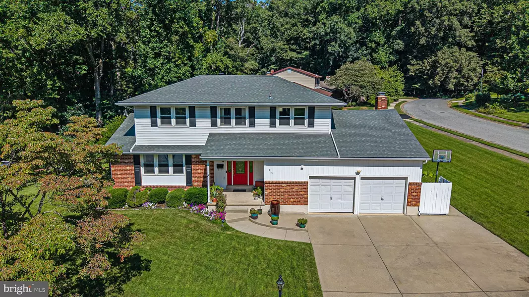 815 N COUNTRY CLUB DR, Newark, DE 19711