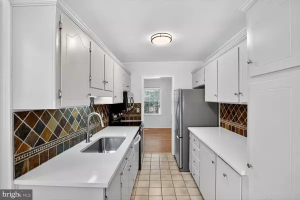 Gaithersburg, MD 20878,32 FENCELINE DR