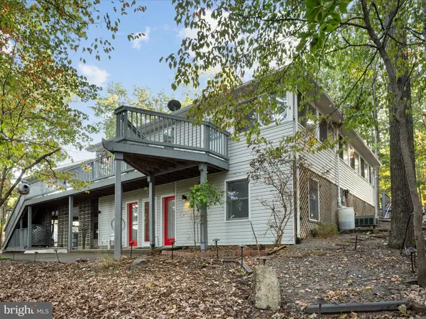 Cross Junction, VA 22625,102 DIVOT PL