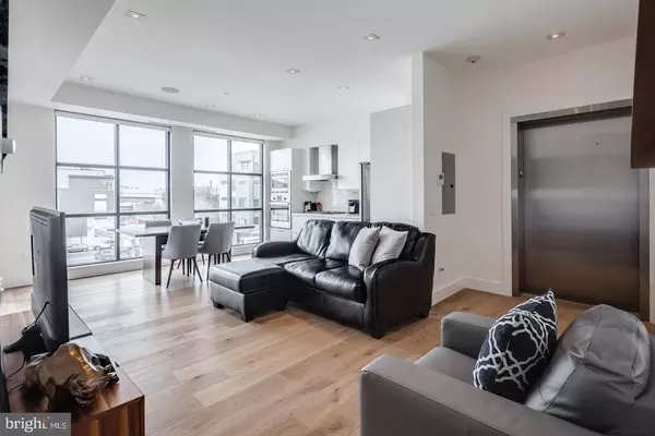 Philadelphia, PA 19106,240 N 2ND ST #UNIT 3W