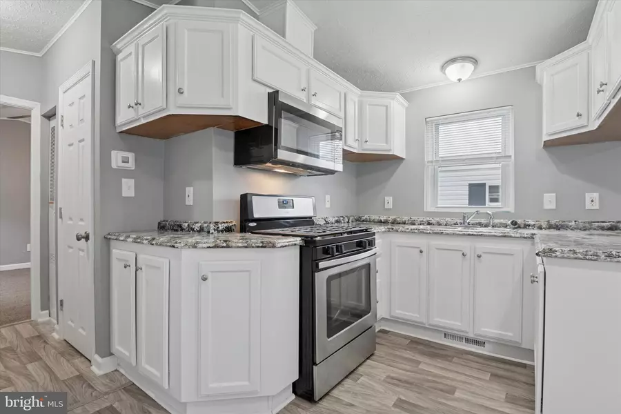 8 DEL HAVEN CT, Wilmington, DE 19809