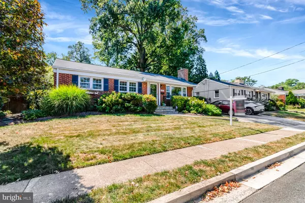 Arlington, VA 22205,6086 9TH RD N