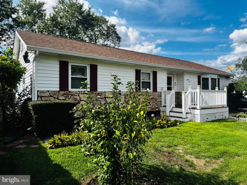 25 RAILROAD ST, Browns Mills, NJ 08015