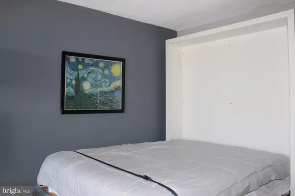 Rockville, MD 20850,4 MONROE ST #4-801