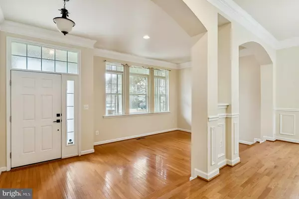 Waldorf, MD 20603,2086 DOWNSHIRE CT