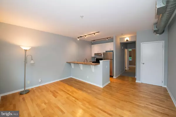 Philadelphia, PA 19128,182-00 GAY ST #103