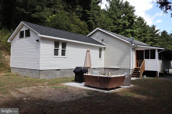 106 PIT RUN RD, Brandywine, WV 26802