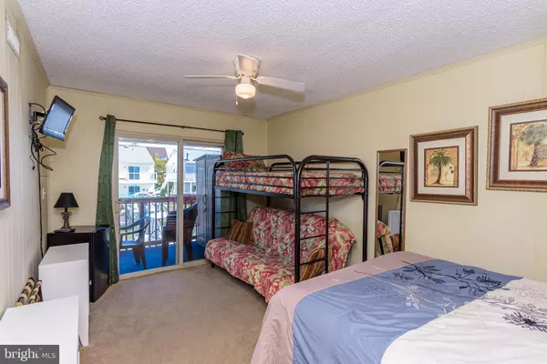 Ocean City, MD 21842,128 CAPTAINS QUARTERS RD #201