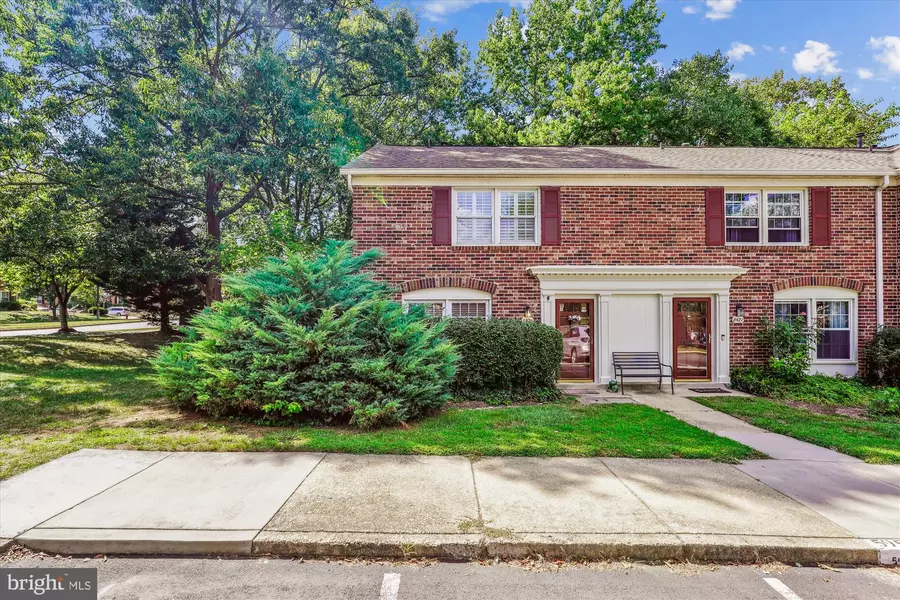 8425 PENSHURST DR #595, Springfield, VA 22152