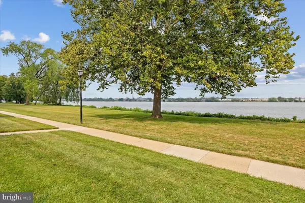 Palmyra, NJ 08065,2100 N HARBOUR DR