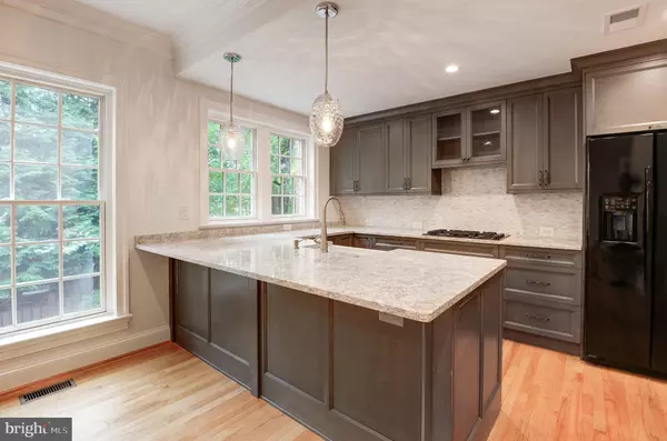 2035 MAYFAIR MCLEAN CT, Falls Church, VA 22043