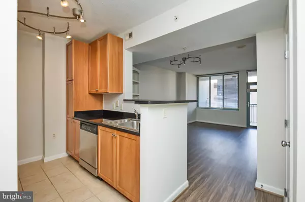 851 N GLEBE RD #414, Arlington, VA 22203