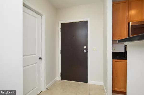 Arlington, VA 22203,851 N GLEBE RD #414
