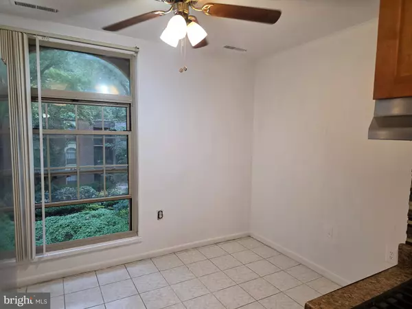 Annandale, VA 22003,3376 WOODBURN RD #32