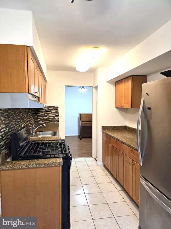 Annandale, VA 22003,3376 WOODBURN RD #32