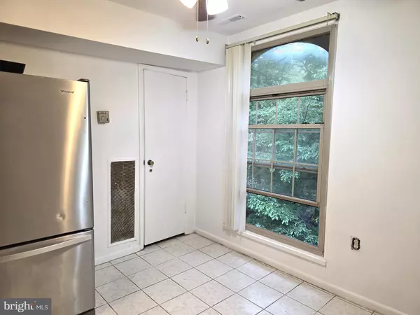 Annandale, VA 22003,3376 WOODBURN RD #32