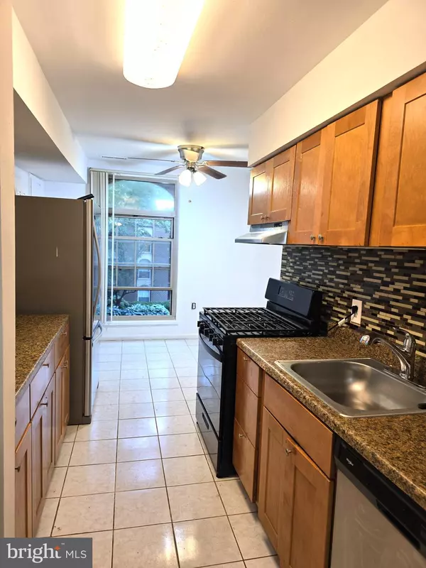 Annandale, VA 22003,3376 WOODBURN RD #32