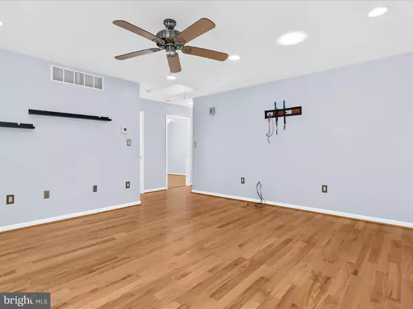 Baltimore, MD 21222,931-A OAKLEIGH BEACH RD