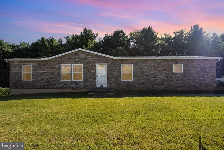 18 ORIOLE CIR, Felton, PA 17322