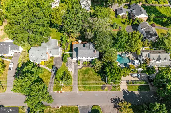 Haddonfield, NJ 08033,215 OAK AVE