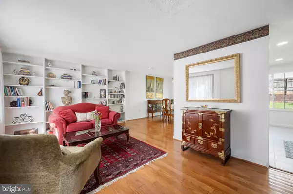 Burke, VA 22015,5703 OAK STAKE CT