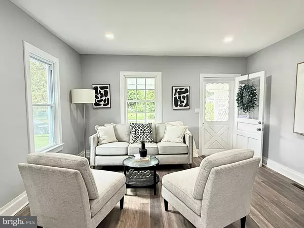 108 MAPLE SHADE AVE, Hamilton, NJ 08690