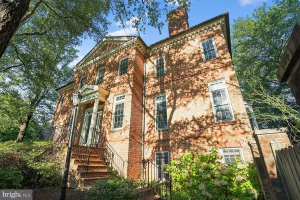 2053 MAYFAIR MCLEAN CT, Falls Church, VA 22043