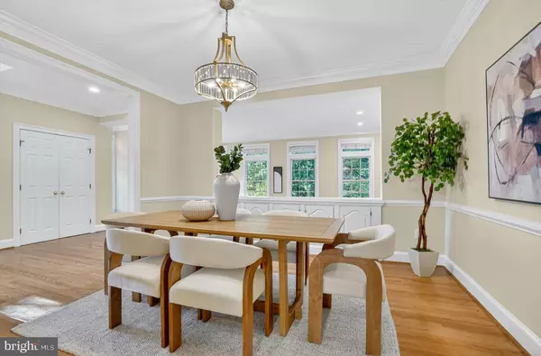 Falls Church, VA 22043,2053 MAYFAIR MCLEAN CT