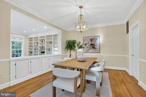 Falls Church, VA 22043,2053 MAYFAIR MCLEAN CT