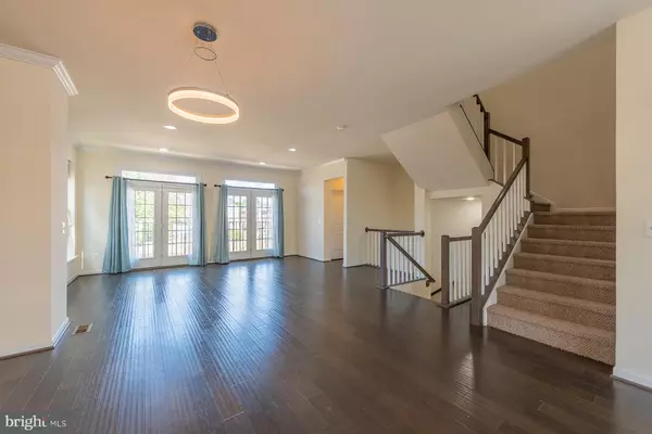 Chantilly, VA 20152,43361 HOMINY TER