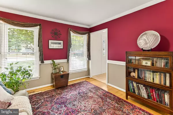 Springfield, VA 22152,7204 MING TREE CT